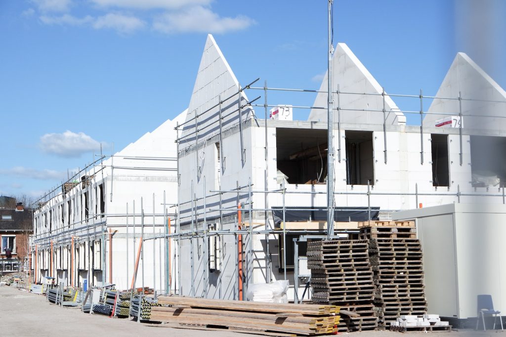 How to stay ahead of the competition in the construction How to stay ahead of the competition in the construction